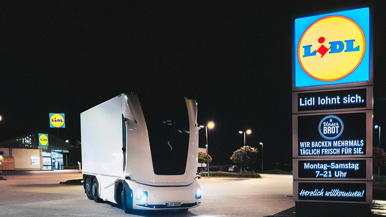 Supermarket chain Lidl and Swedish tech firm Einride deploy Germany’s first driverless electric lorry on public roads to deliver store goods.